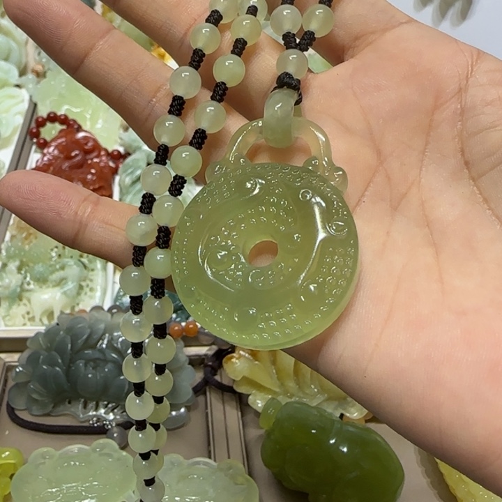 蛇纹石玉吊坠未镶嵌