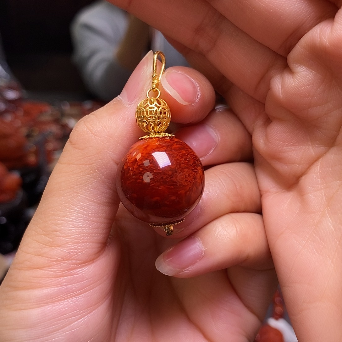 南红玛瑙配饰22m m18K金镶嵌