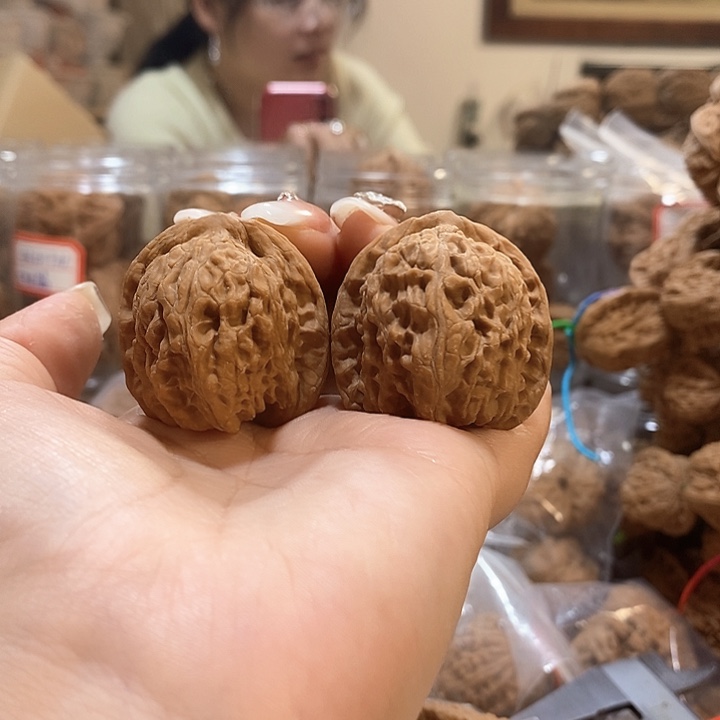 文玩核桃吊坠P****庄狼牙山有水尖