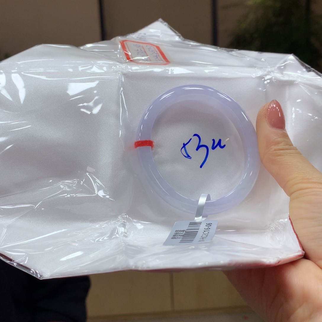 翡翠手镯未镶嵌不退不换