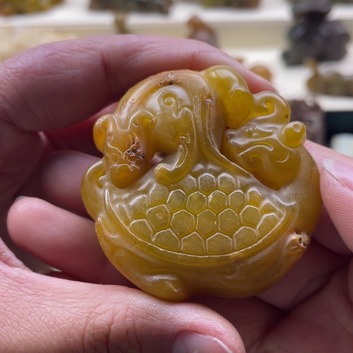 蛇纹石玉颈饰未镶嵌