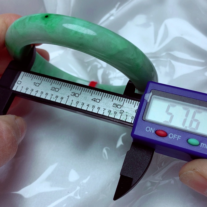 翡翠手镯未镶嵌手镯