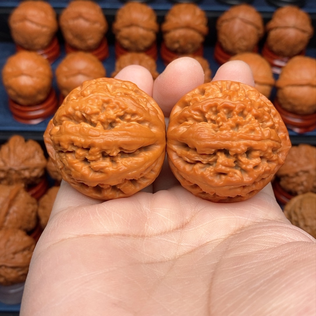 把件文玩核桃手捻水波龙纹