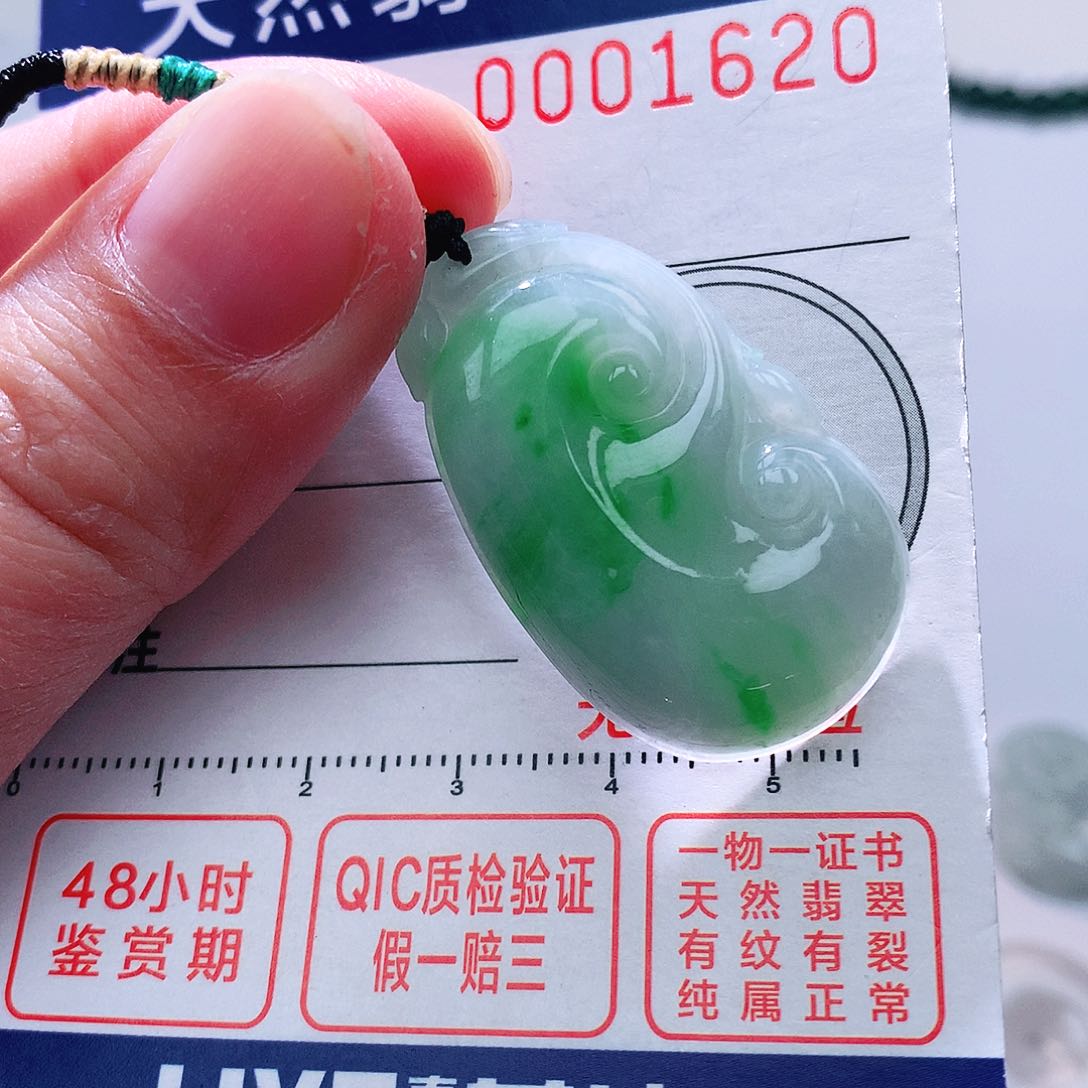 翡翠颈饰未镶嵌吊坠