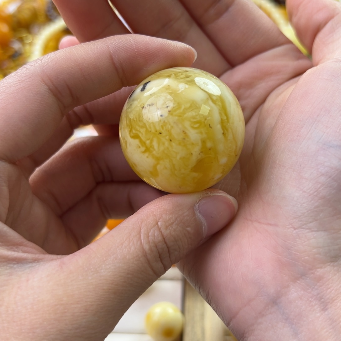 琥珀珠宝奇石未镶嵌