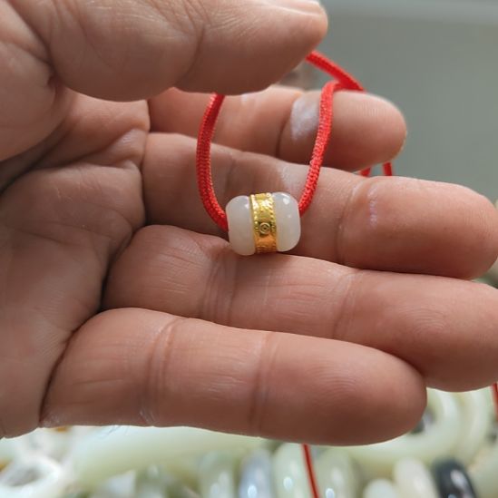 盛***居和田玉未镶嵌颈饰