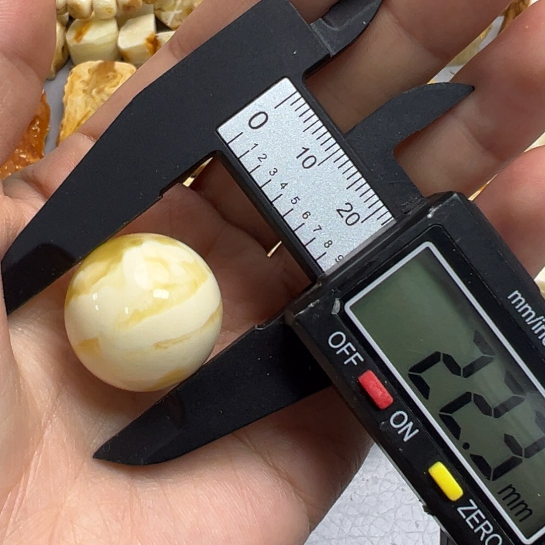 定制琥珀未镶嵌蜜蜡