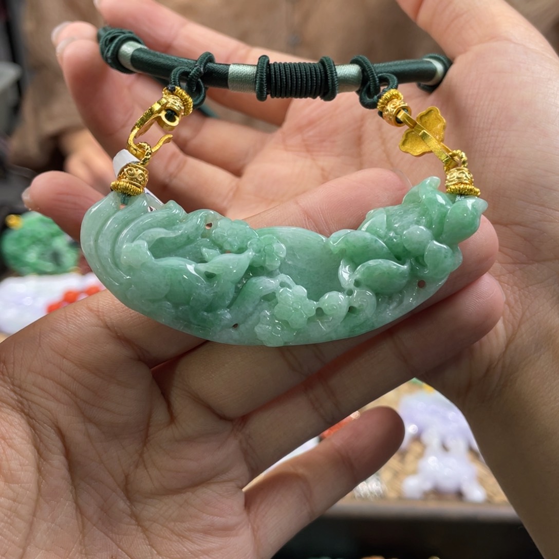 翡翠颈饰未镶嵌代编织