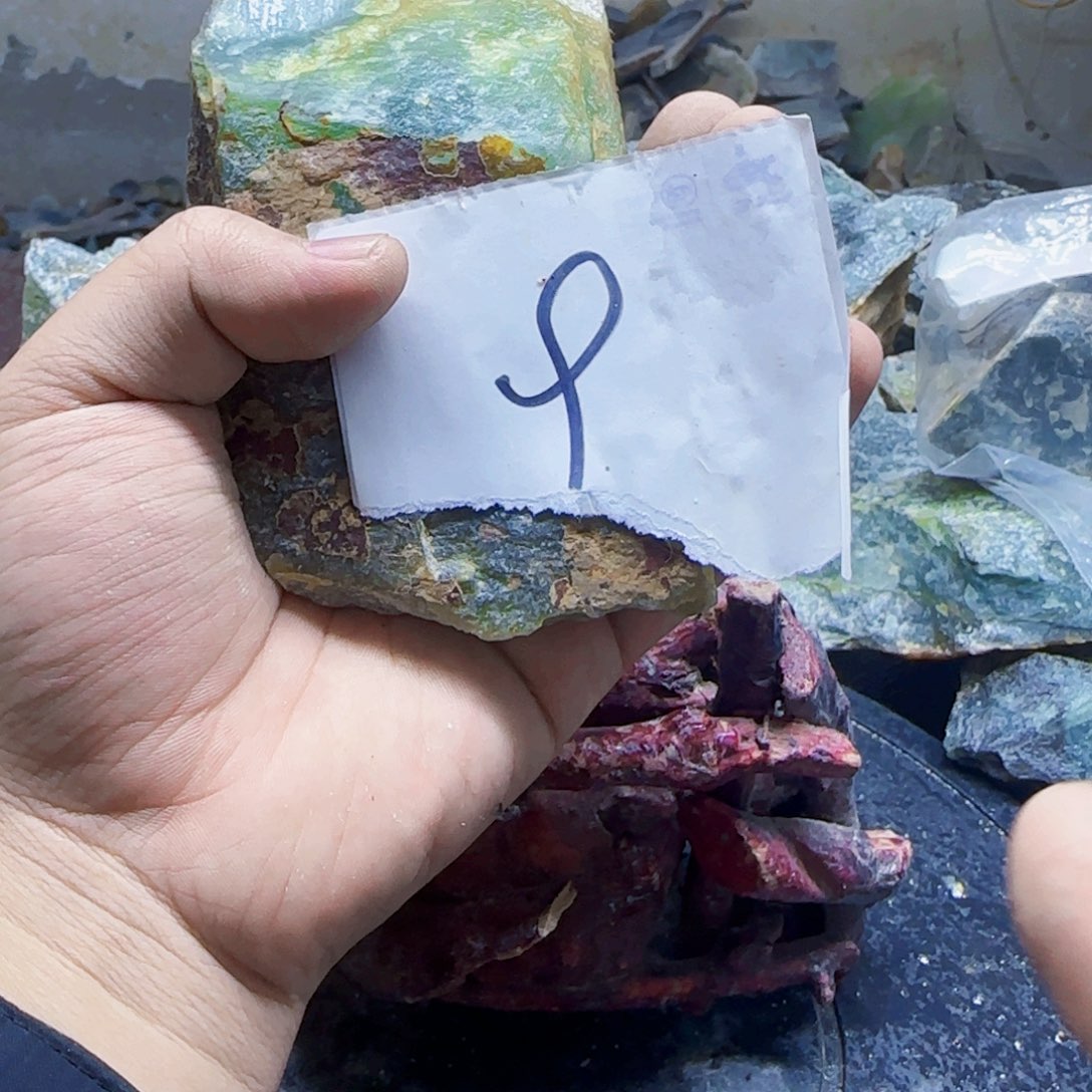 蛇纹石玉未镶嵌原石