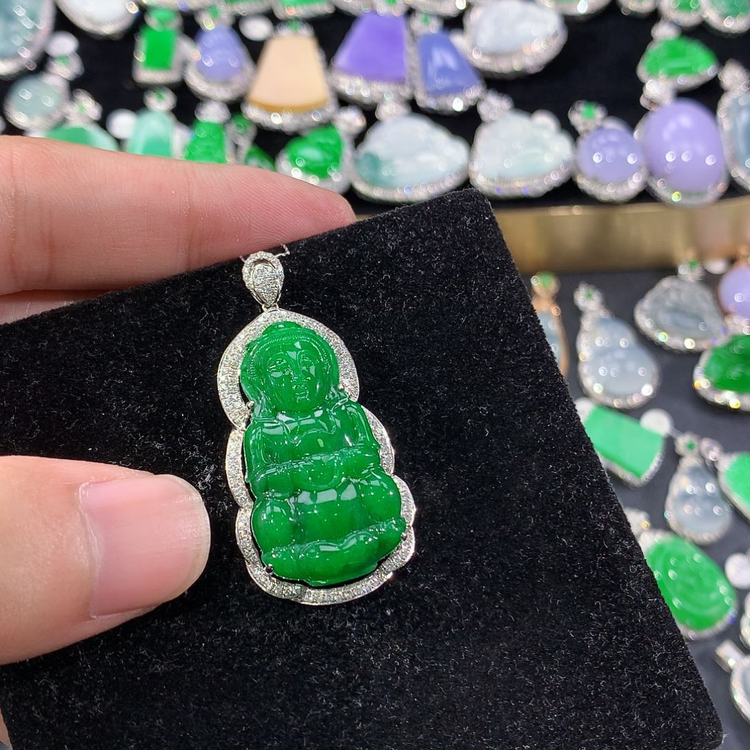 翡翠18K金镶嵌颈饰