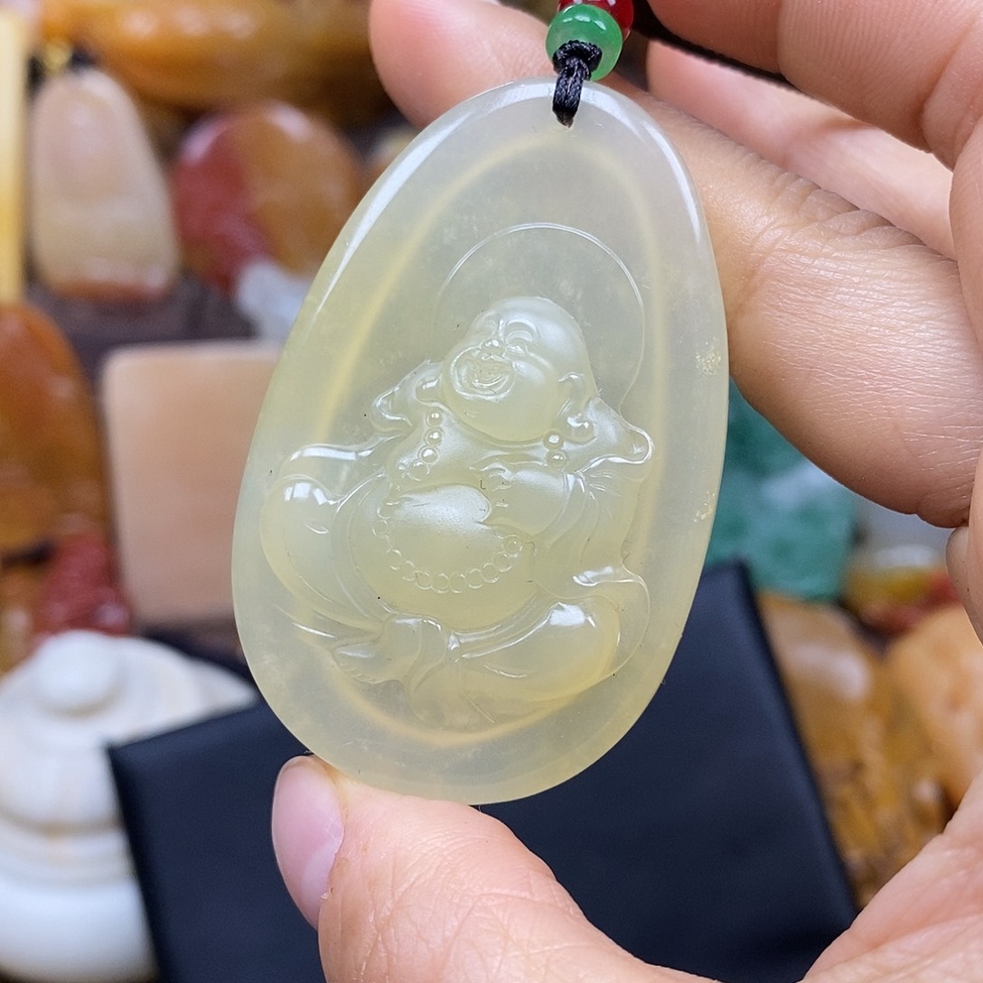 石英质玉（黄龙玉）颈饰未镶嵌