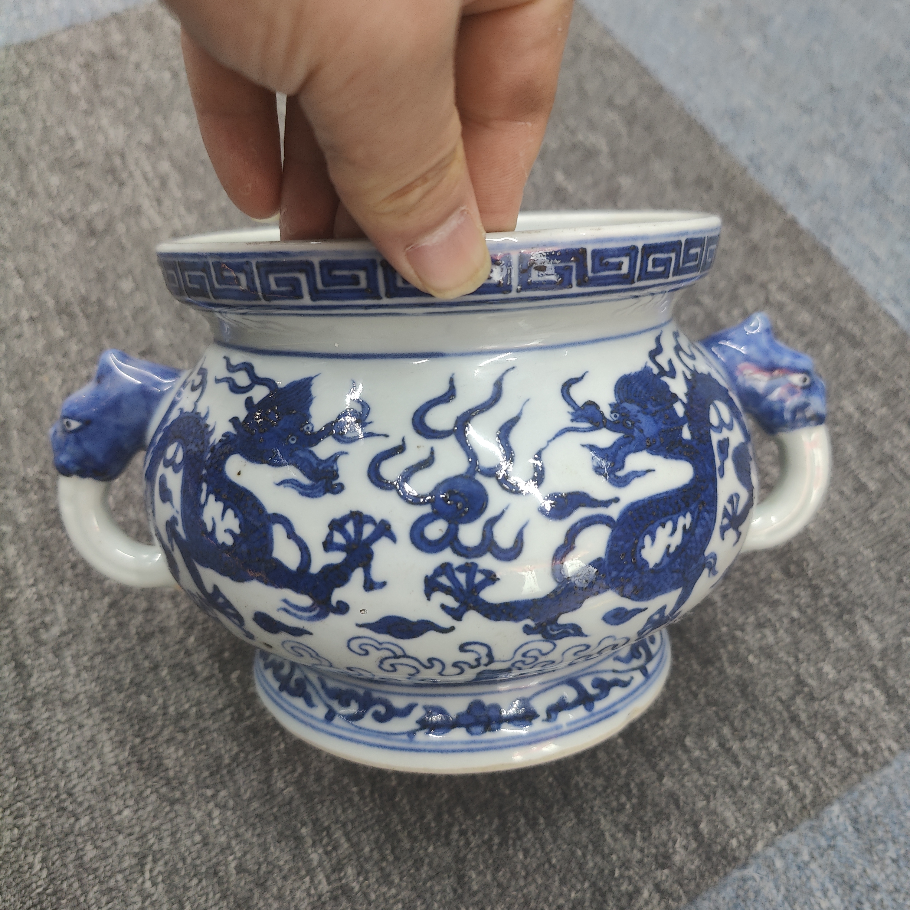 古陶瓷青花双龙戏珠双耳香炉