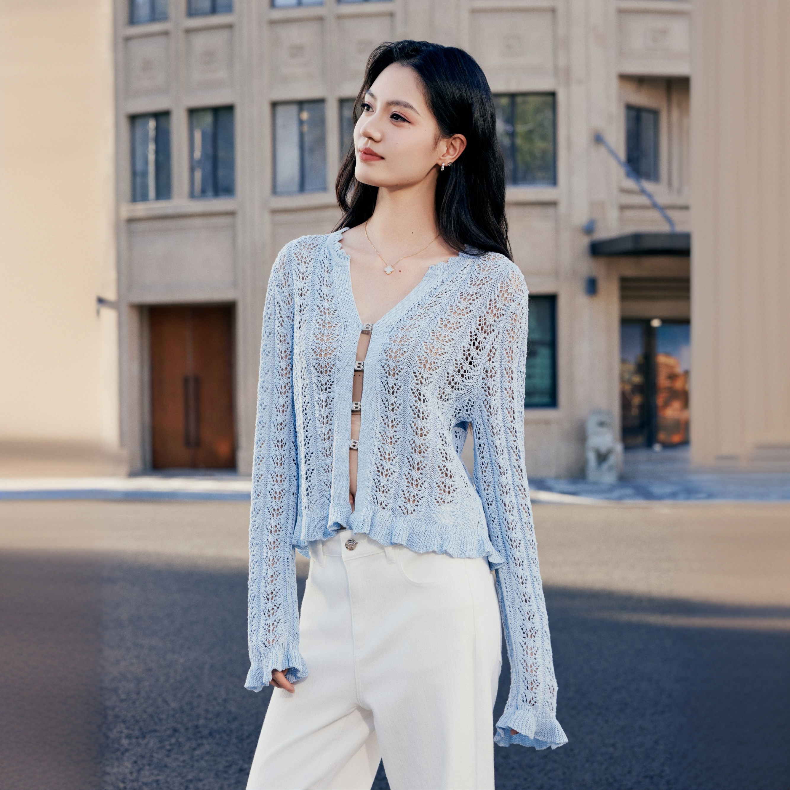 bebe2025秋季新款女士浅蓝色钩花镂空气质针织开衫330605