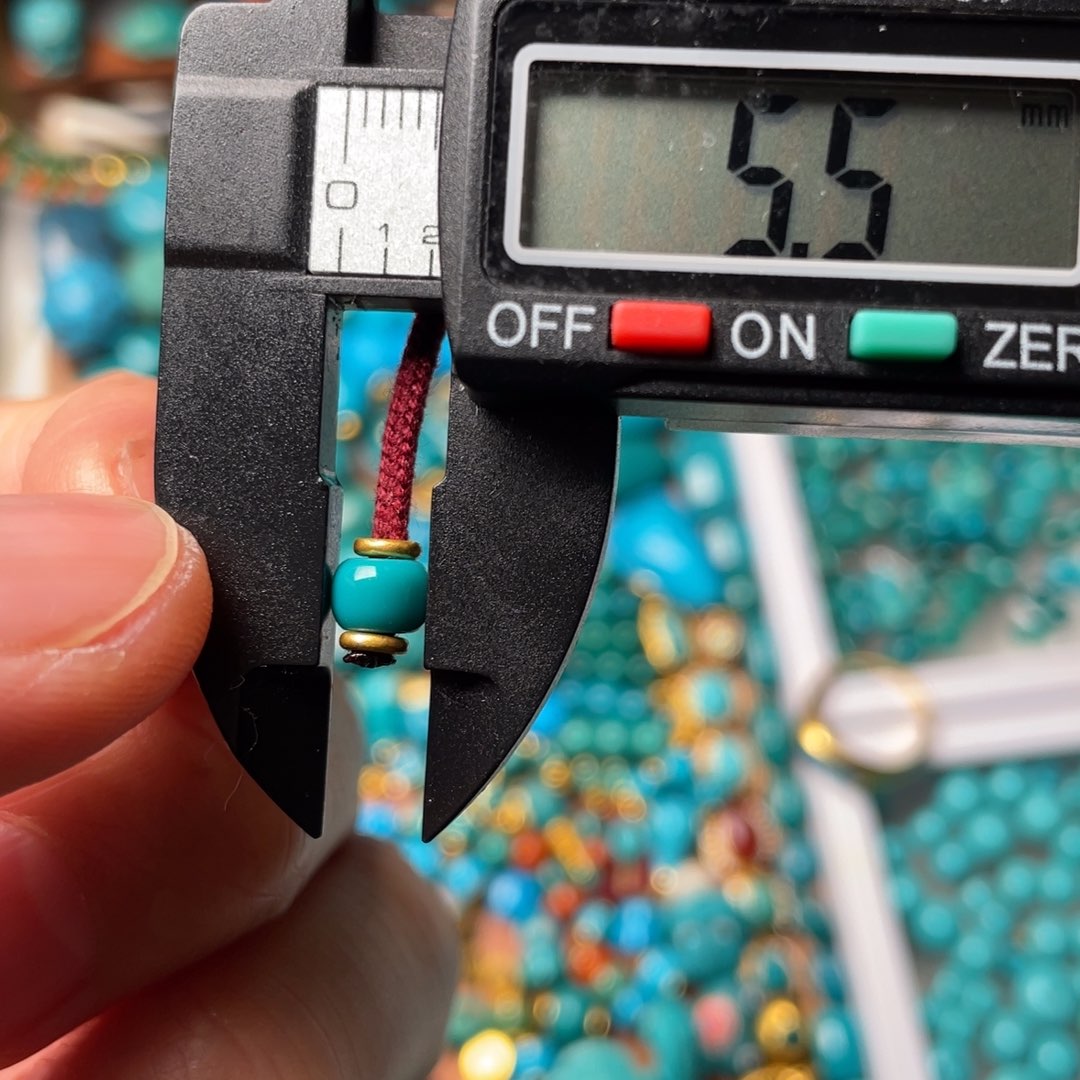 绿松石颈饰未镶嵌