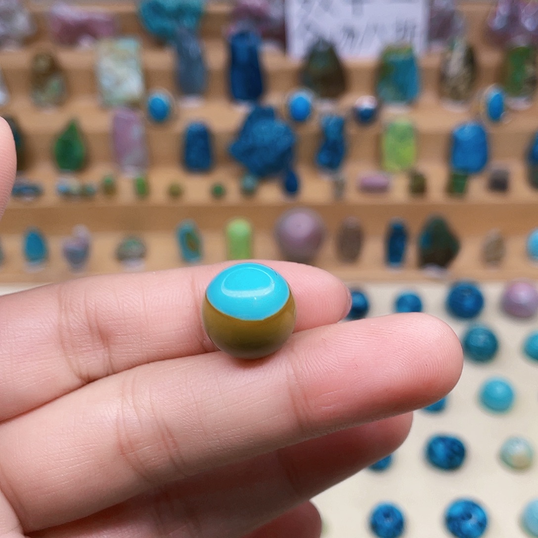 绿松石未镶嵌颈饰