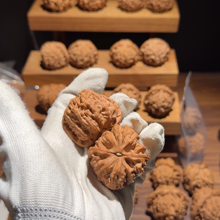 D***.吊坠文玩核桃核桃文玩三角白