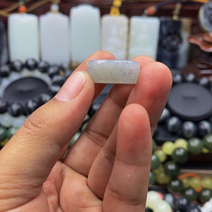 未镶嵌戒圈和田玉陶*