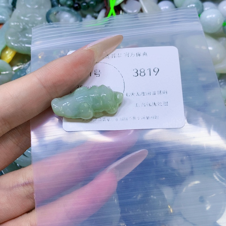 翡翠颈饰未镶嵌翡翠