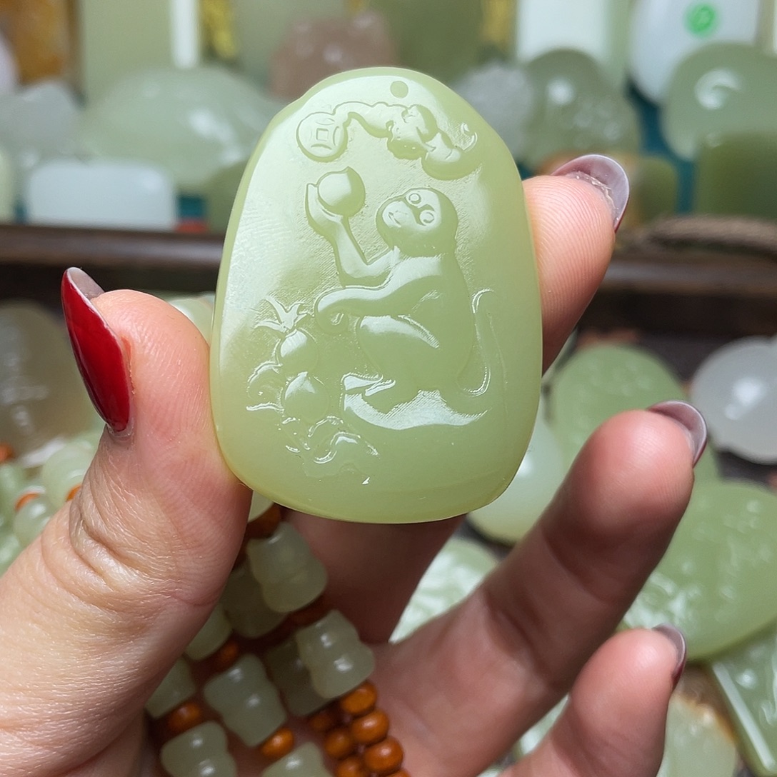 你***好玉天然雕刻猴小摆件