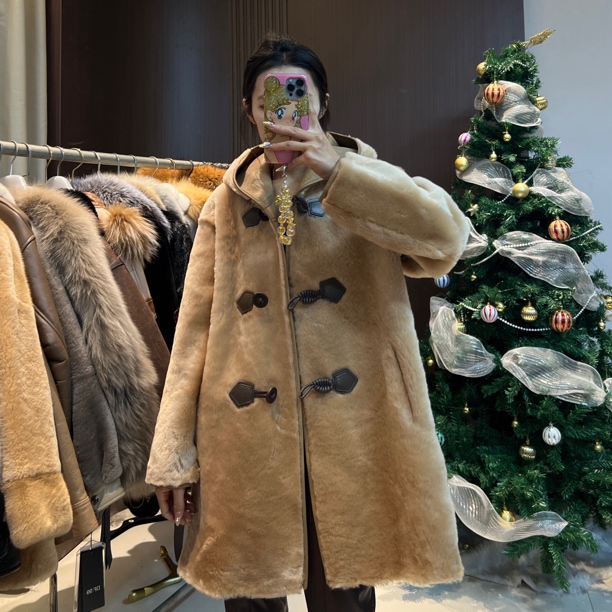 实体清货！皮毛一体外套77903FE