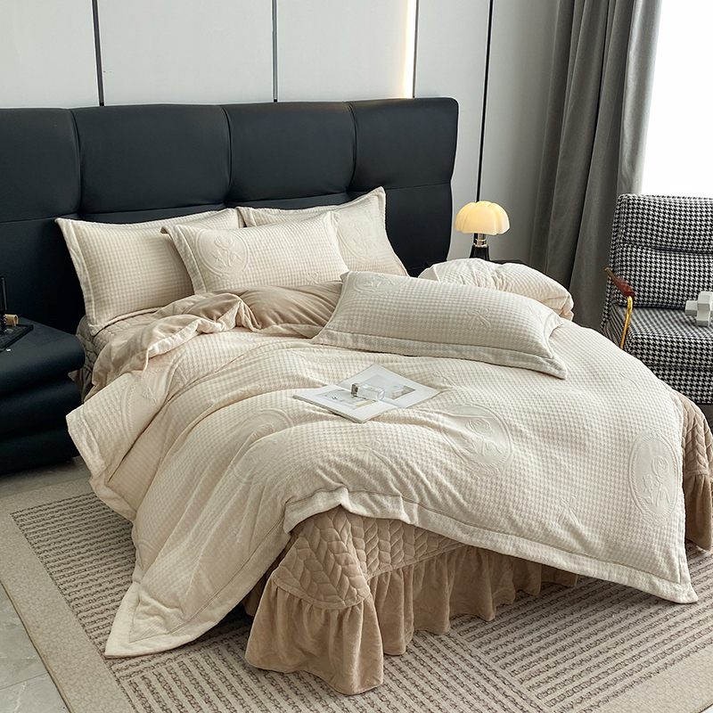 雕花牛奶绒床盖四件套 冬纯色加厚保暖夹棉款床盖防跑床 轻奢简约