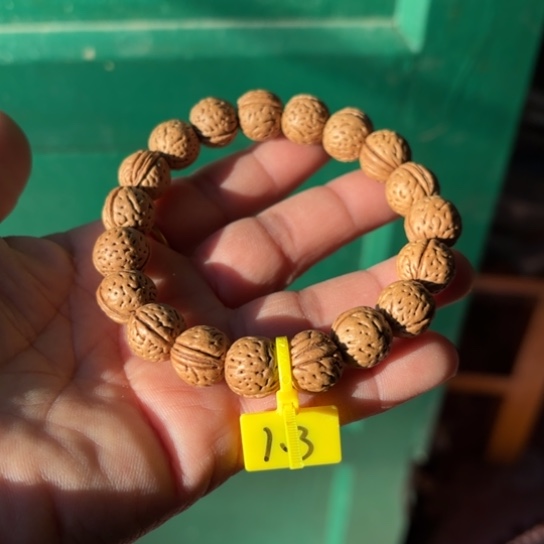 木质野生桃核手串