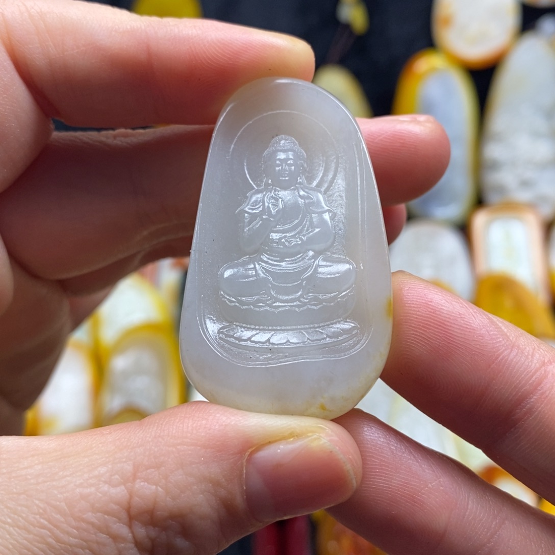 往***烟和田玉未镶嵌颈饰