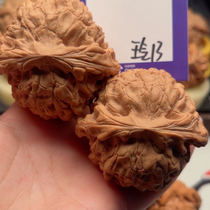 吊坠文玩核桃?***远文玩核桃把jian