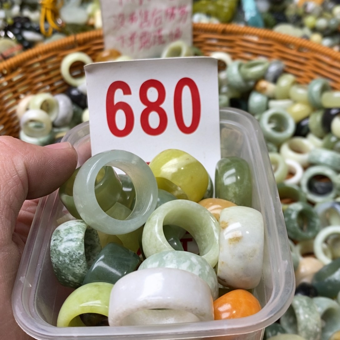 蛇纹石玉挂坠未镶嵌