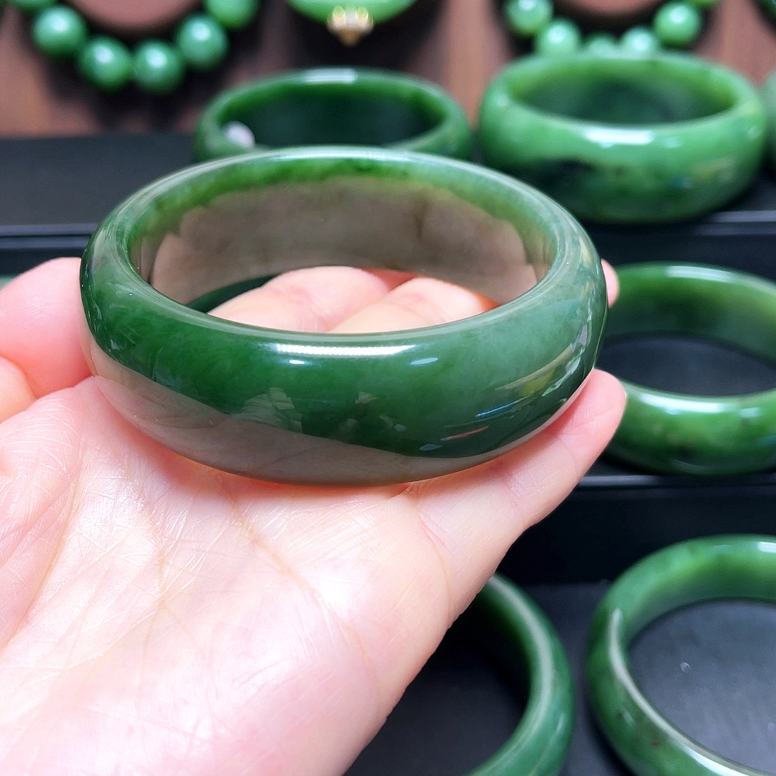 如***，和田玉（碧玉）未镶嵌手镯