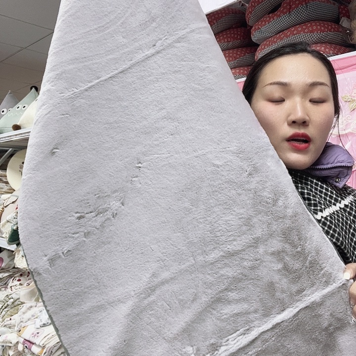 毛绒她咯啦咯啦咯啦