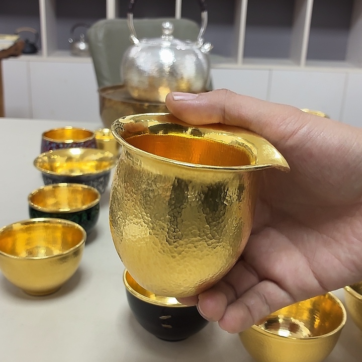 L***人李小鹤里外金8克足金公道杯
