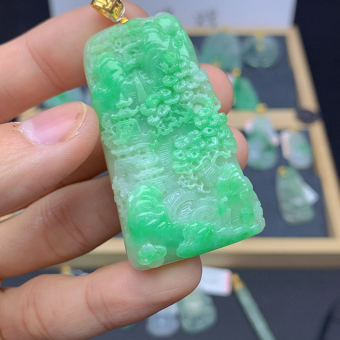 翡翠颈饰18K金镶嵌翡翠