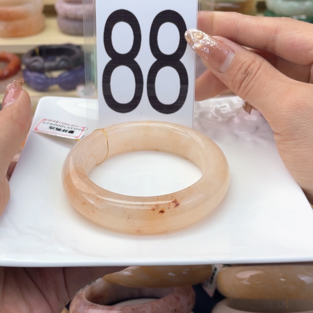 石英质玉未镶嵌手镯