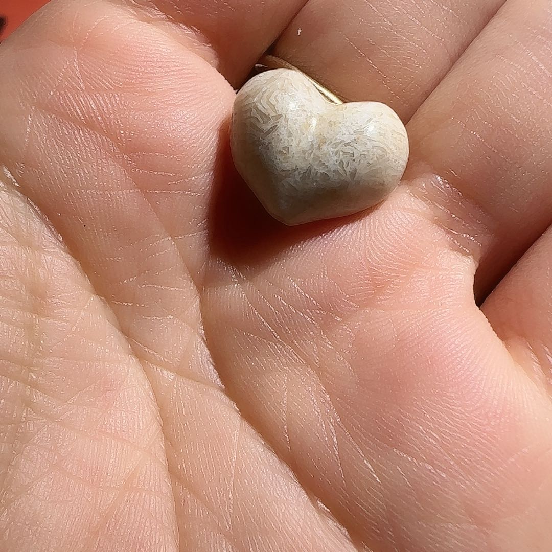 甜****和田玉未镶嵌颈饰