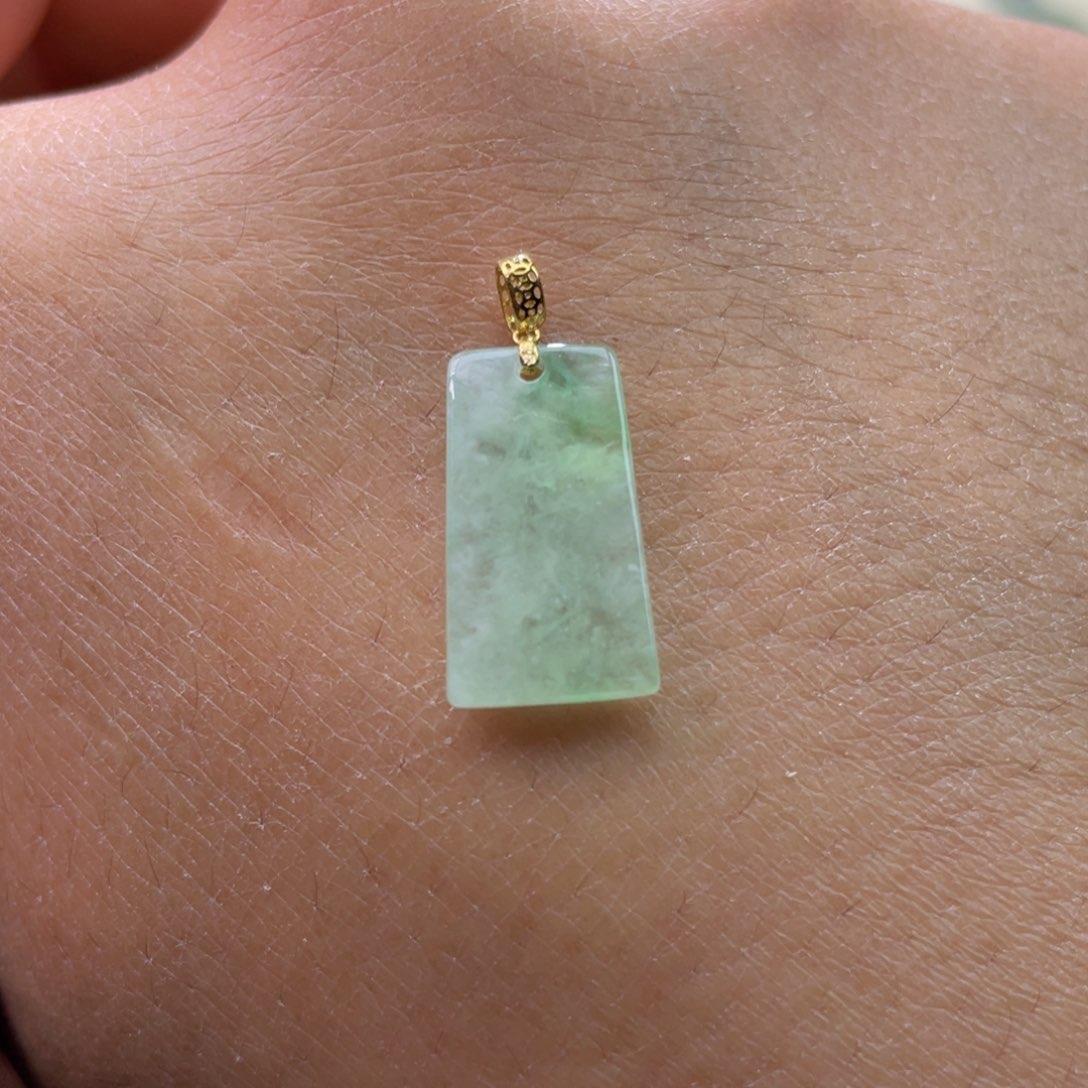 翡翠颈饰未镶嵌无事牌