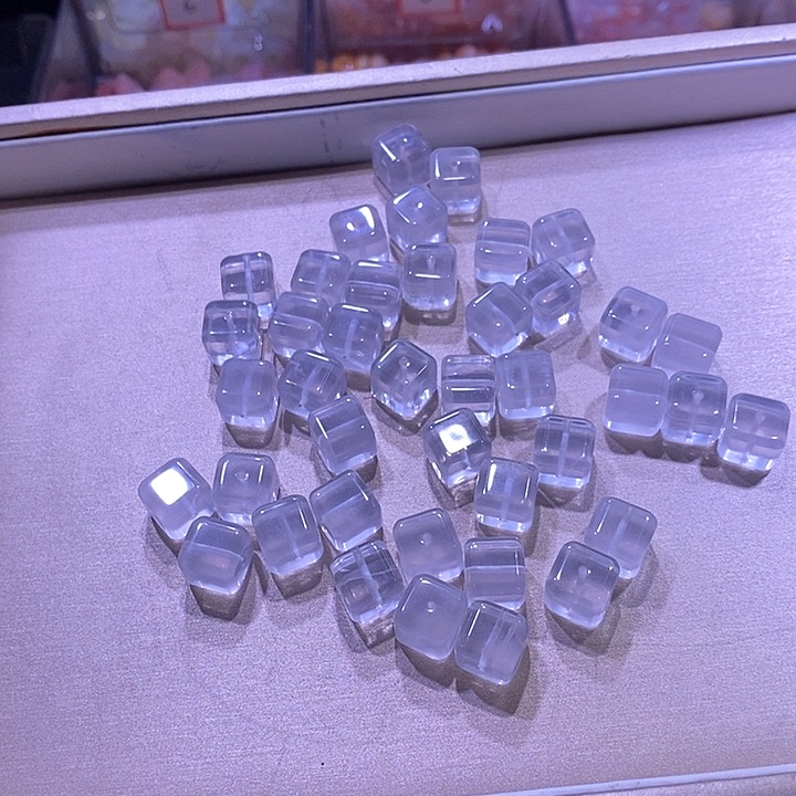 未镶嵌颈饰玛瑙/玉髓白水晶小方糖一个