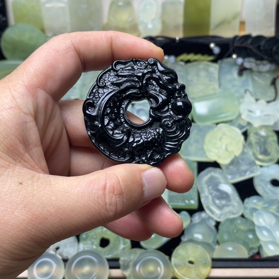 未镶嵌蛇纹石玉颈饰