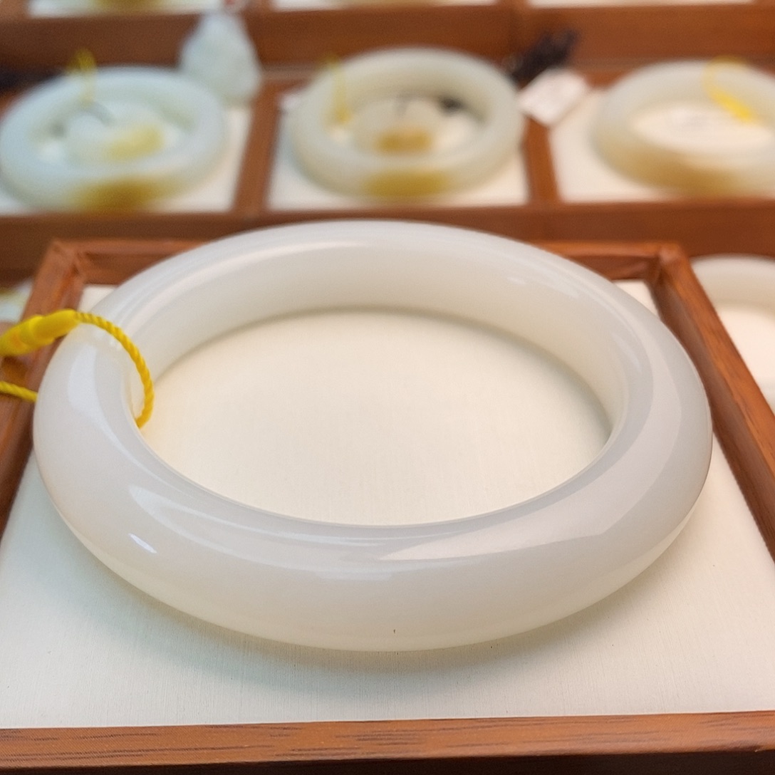 桐***煜和田玉（白玉）未镶嵌手链