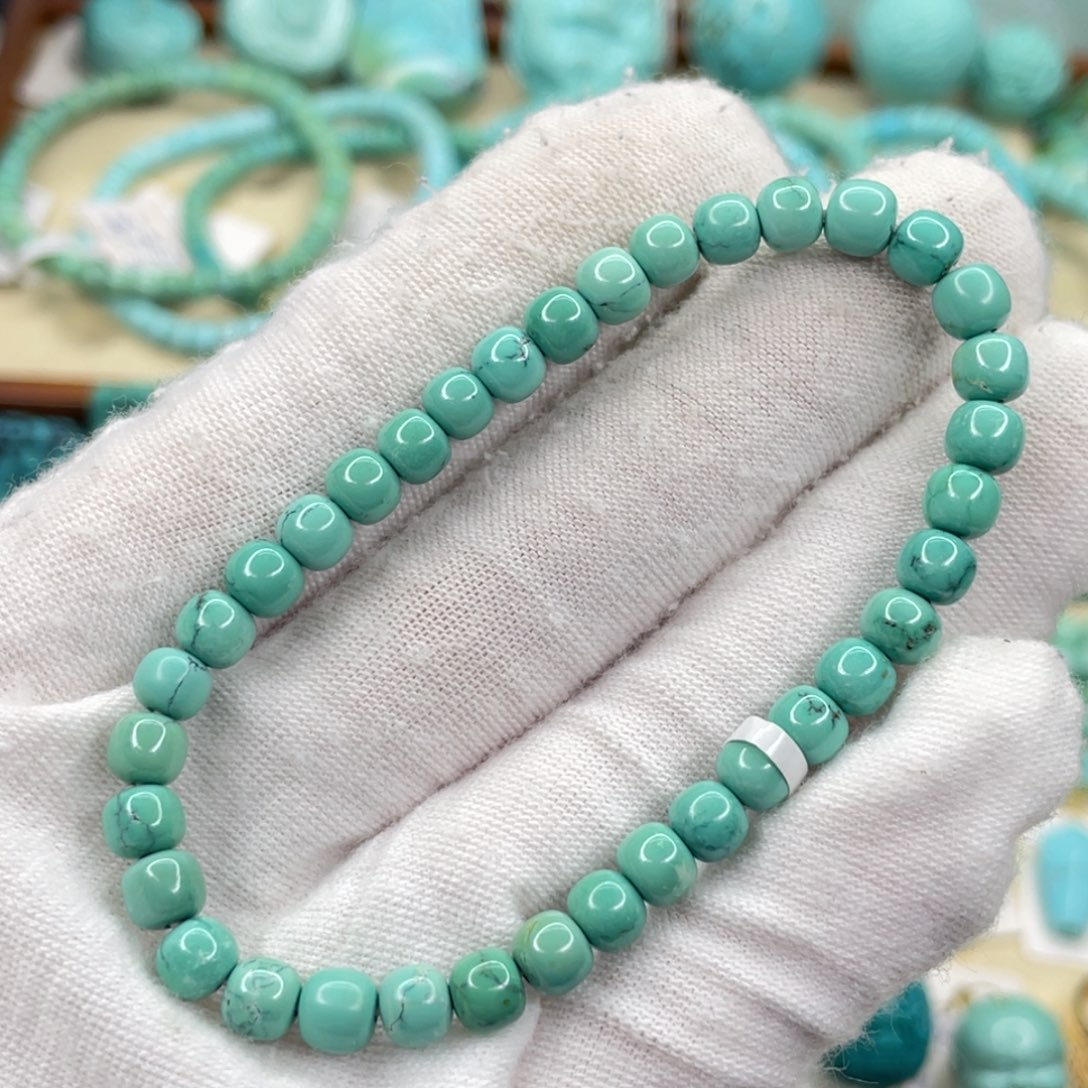 绿松石未镶嵌颈饰