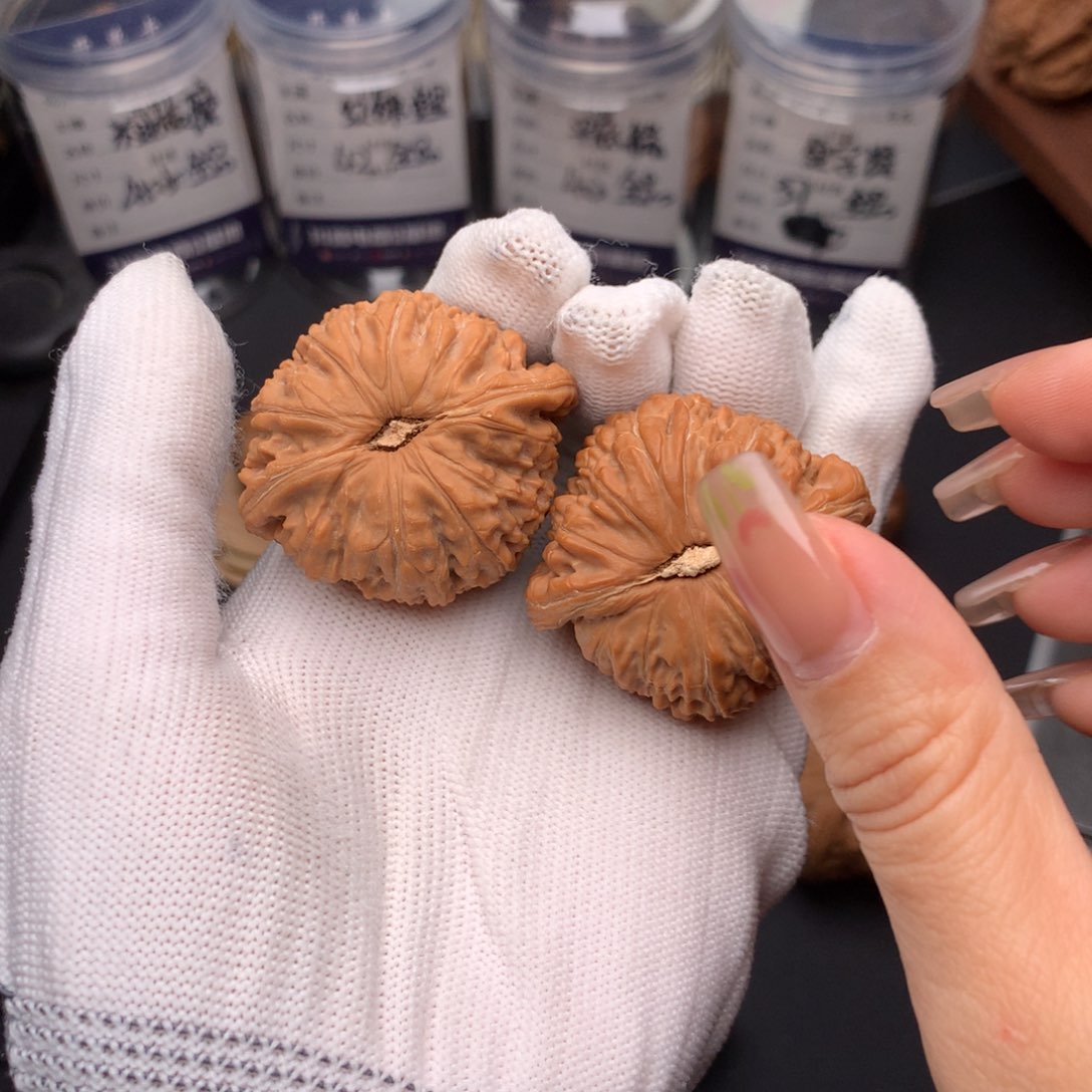 文玩核桃吊坠43荔枝纹闷白