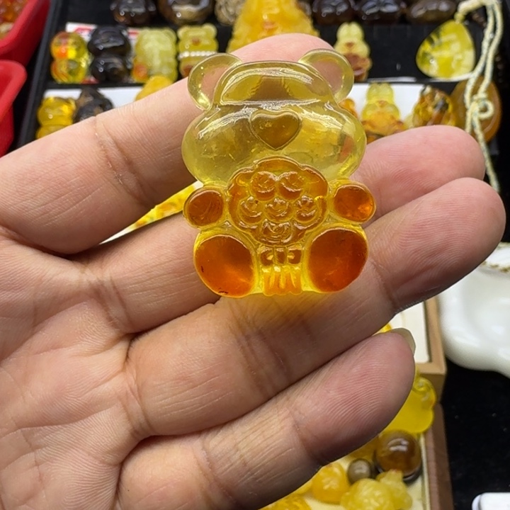 蜜蜡未镶嵌颈饰捧花小熊