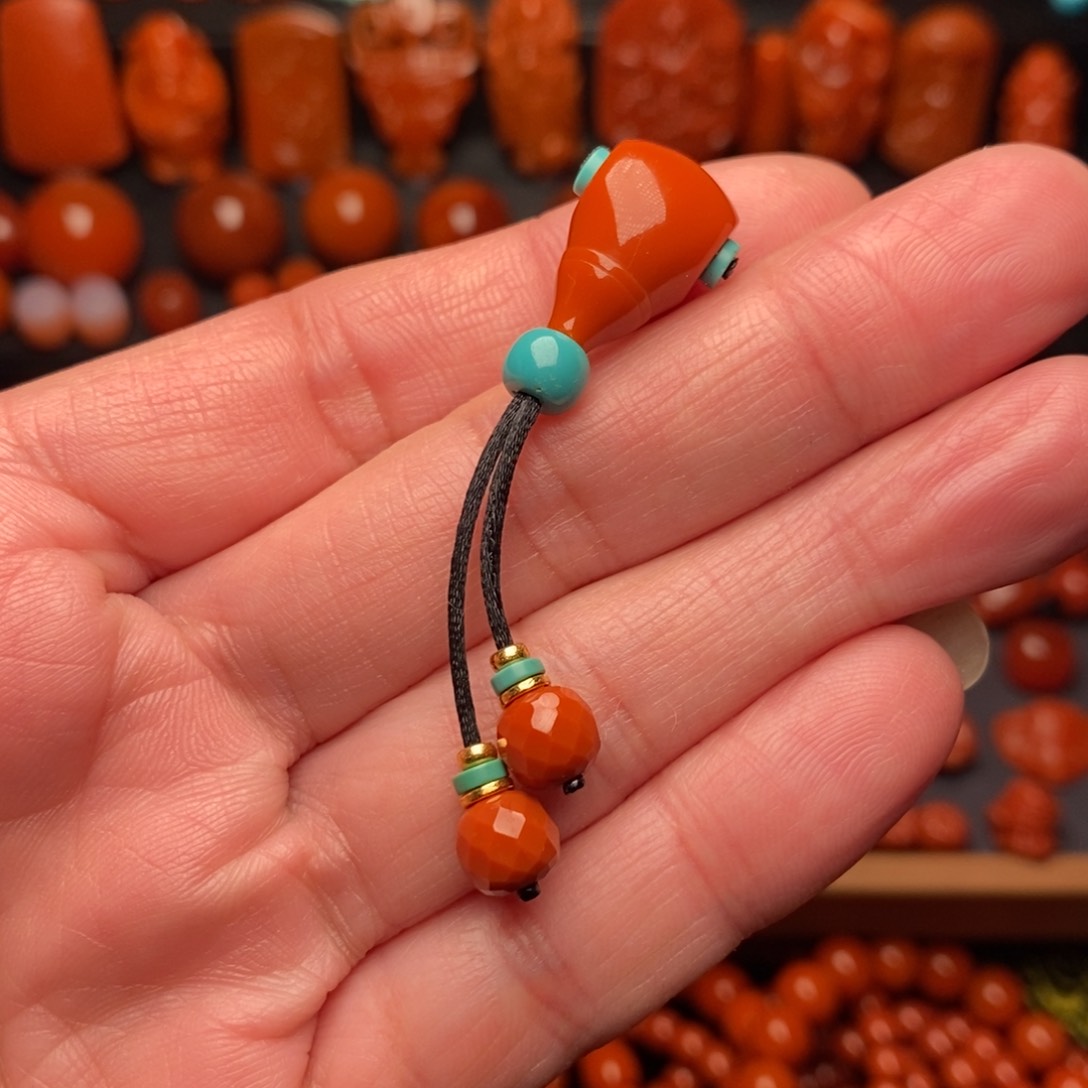 南红玛瑙精品配饰18K金镶嵌