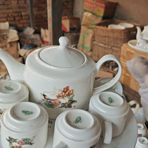 库存微瑕多孔茶壶一套