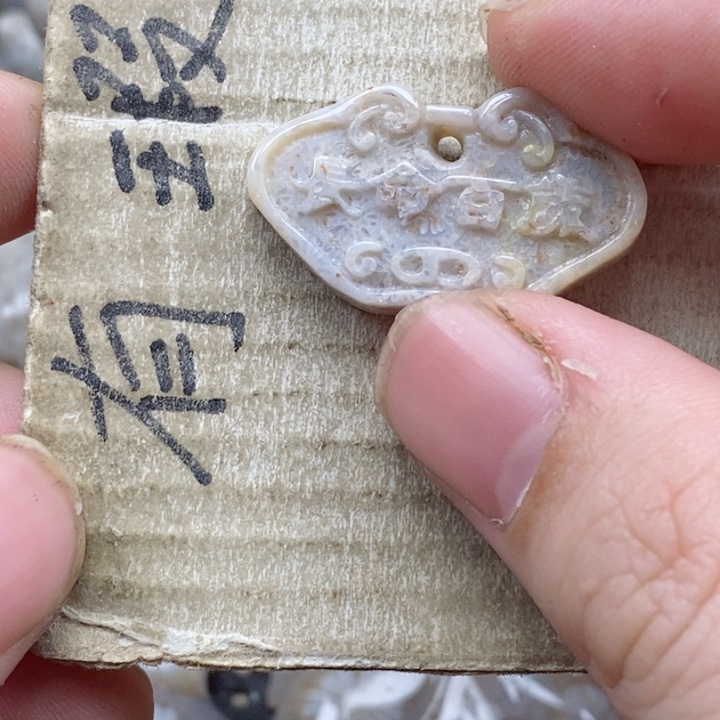 颈饰未镶嵌硅化珊瑚（珊瑚玉）r****店小