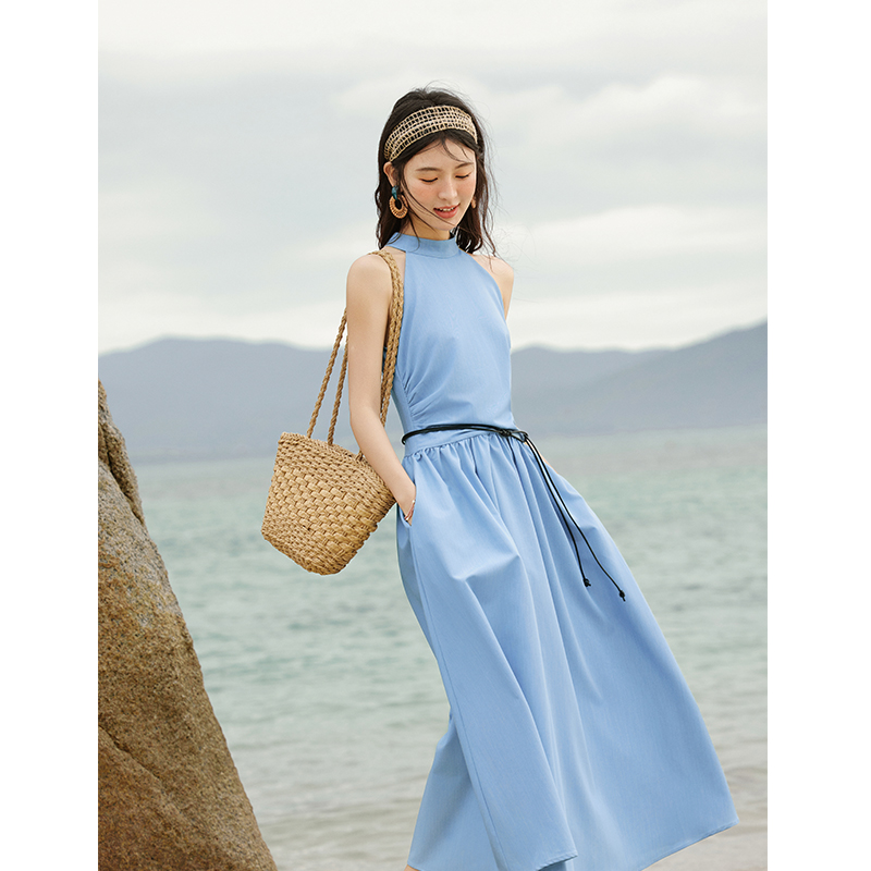 【年末大促】谜秀新品仲夏蓝挂脖连衣裙女装配腰绳显瘦A字大摆垂感