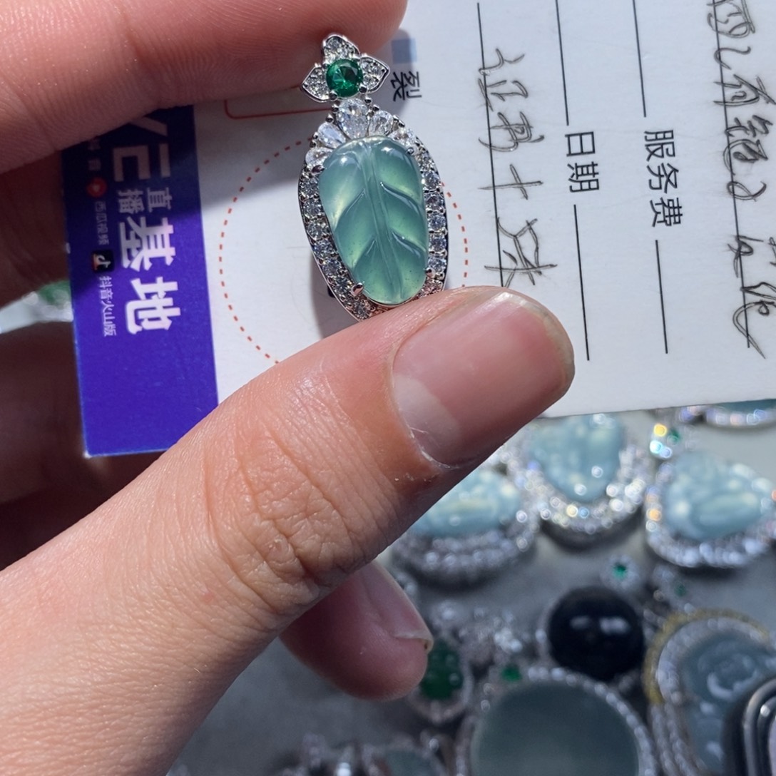 翡翠颈饰未镶嵌翡翠