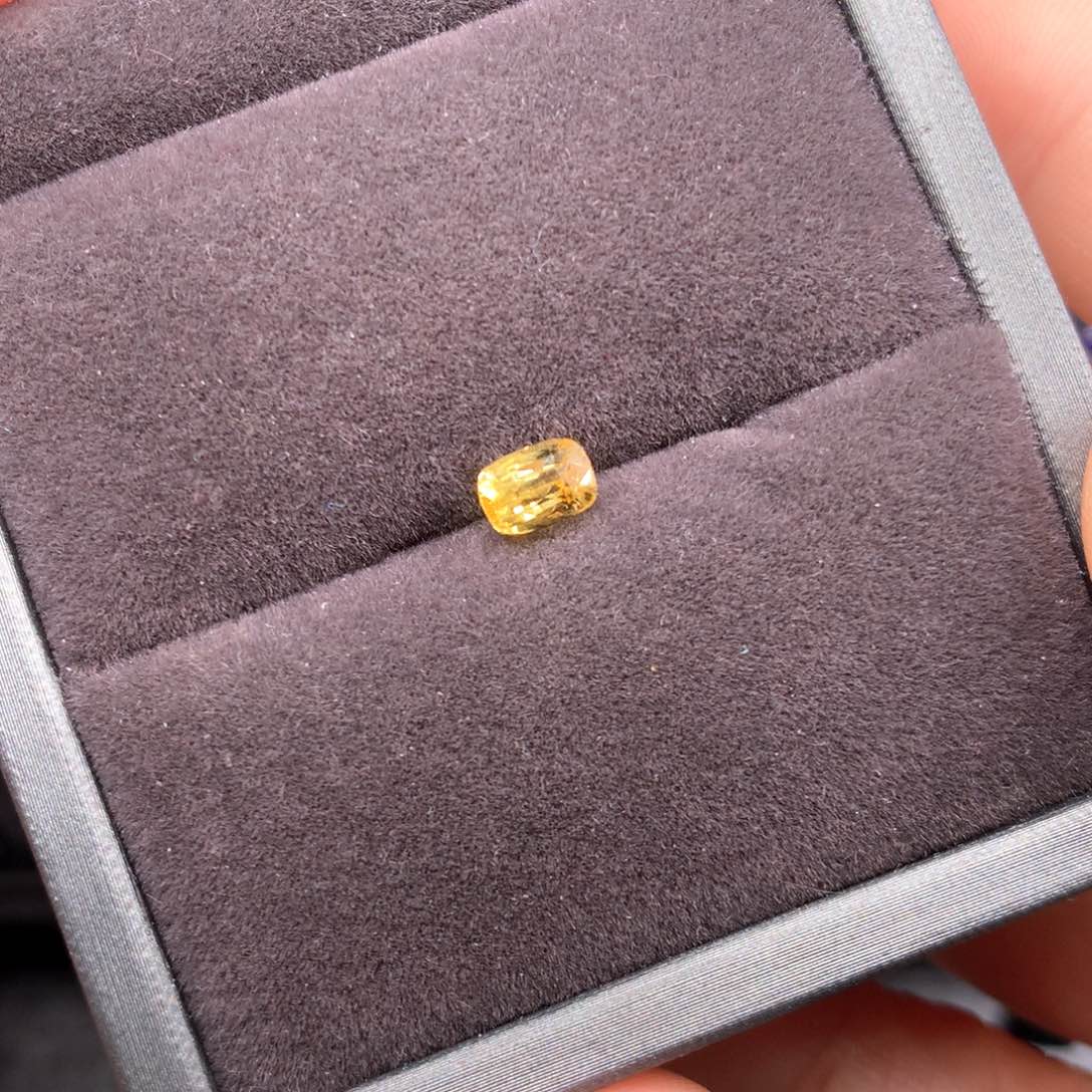 蓝宝石裸石未镶嵌1.01克拉金丝雀蓝宝石