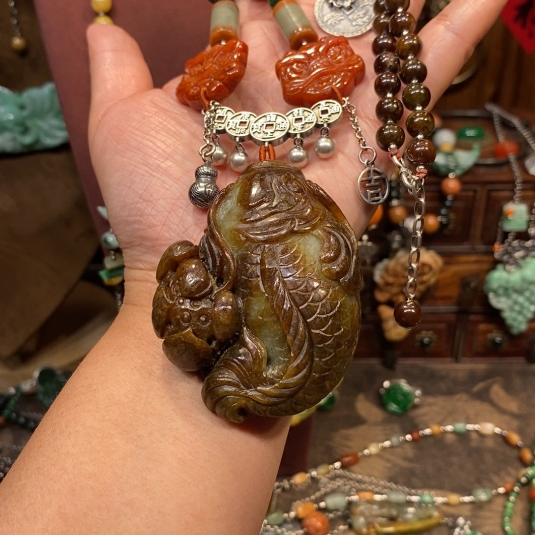 翡翠吊坠(赠链)未镶嵌