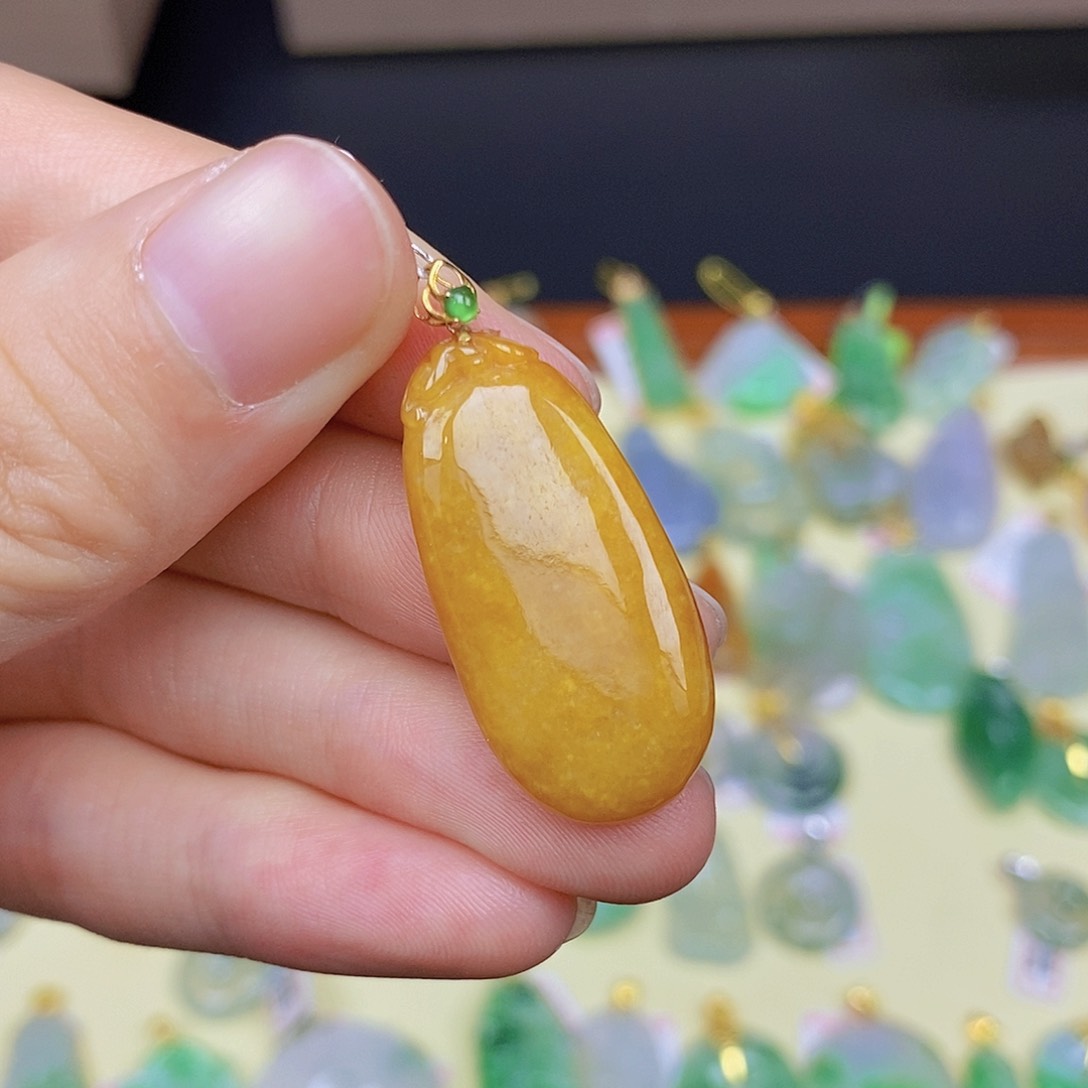 翡翠颈饰18K金镶嵌翡翠